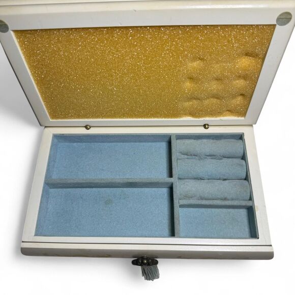 VTG Avon Wood Jewelry Box White Gold Scroll Blue Cameo Tassel Drawer - Picture 4 of 8